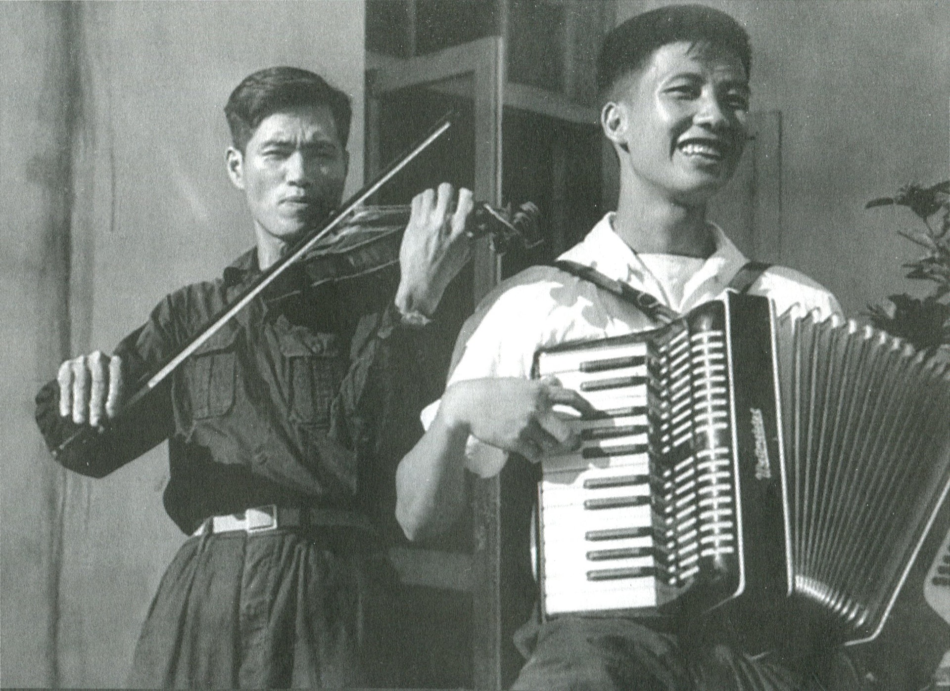 Nhạc sĩ Phạm Tuyên thời trẻ
